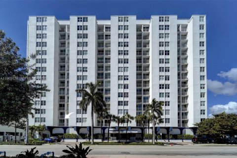 Condominio en Miami Beach, Florida, 2 dormitorios  № 2026515