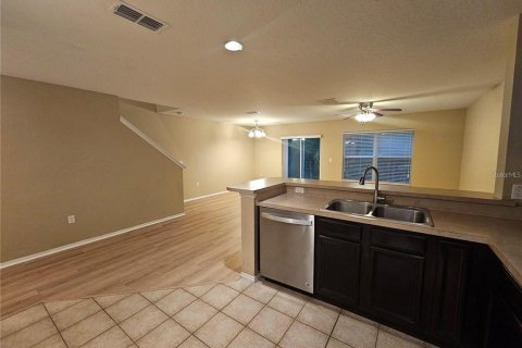 Townhouse in Sanford, Florida 2 bedrooms, 121.52 sq.m. № 2267058 - photo 3
