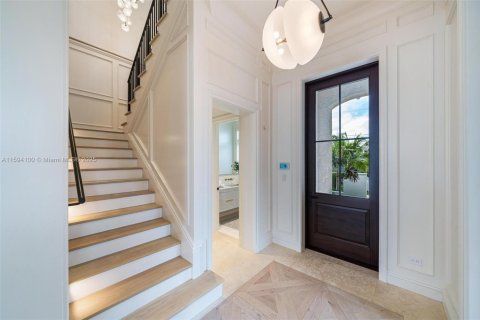 House in Bay Harbor Islands, Florida 6 bedrooms, 517.47 sq.m. № 1187122 - photo 8