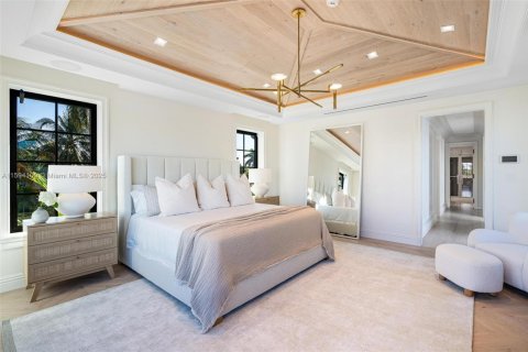 House in Bay Harbor Islands, Florida 6 bedrooms, 517.47 sq.m. № 1187122 - photo 24