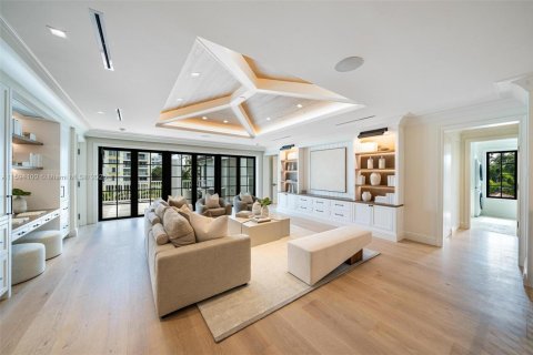 House in Bay Harbor Islands, Florida 6 bedrooms, 517.47 sq.m. № 1187122 - photo 6