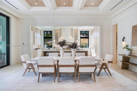 House in Bay Harbor Islands, Florida 6 bedrooms, 517.47 sq.m. № 1187122 - photo 9
