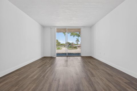 Condo in Tamarac, Florida, 1 bedroom № 2244484 - photo 9
