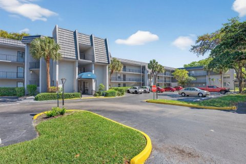 Condo in Tamarac, Florida, 1 bedroom № 2244484