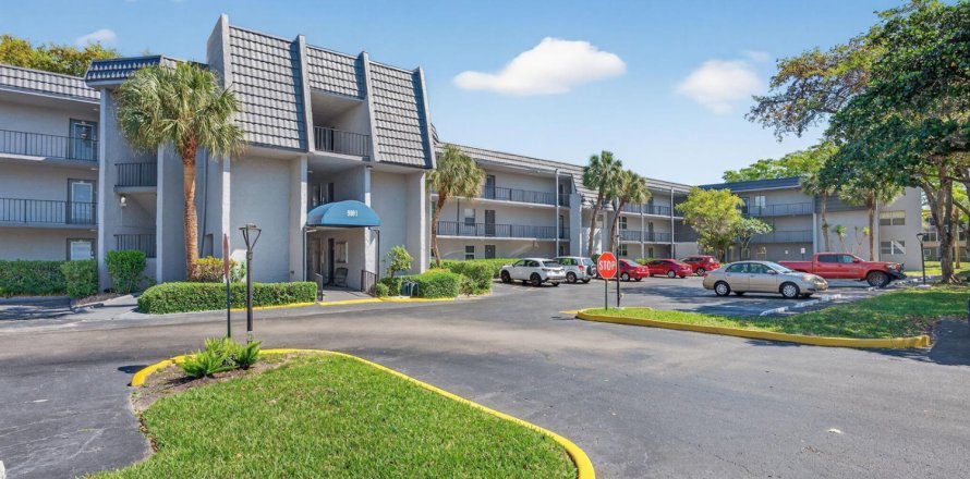 Condo in Tamarac, Florida, 1 bedroom № 2244484