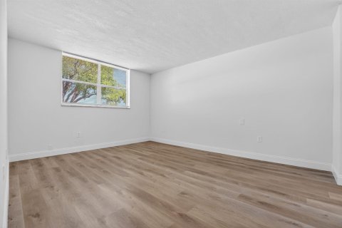 Condo in Tamarac, Florida, 1 bedroom № 2244484 - photo 10