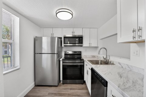 Condo in Tamarac, Florida, 1 bedroom № 2244484 - photo 5