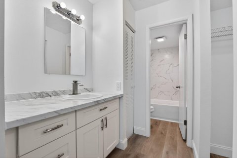 Condo in Tamarac, Florida, 1 bedroom № 2244484 - photo 14