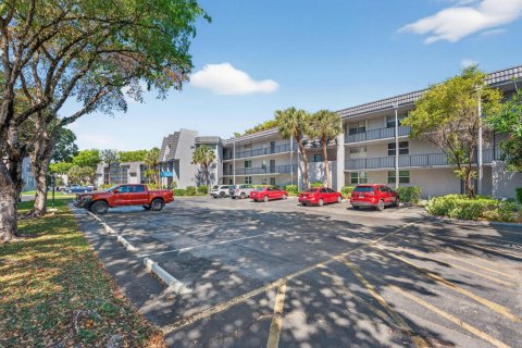 Condo in Tamarac, Florida, 1 bedroom № 2244484 - photo 2