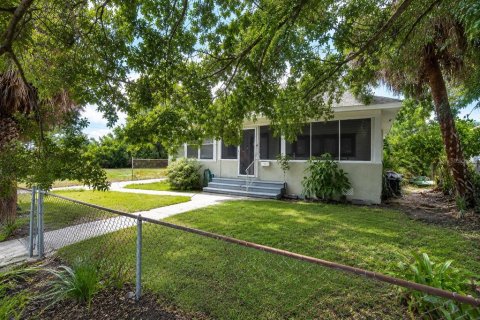 Immobilier commercial à vendre à Saint Petersburg, Floride: 3 chambres, 105.91 m2 № 2287296 - photo 3