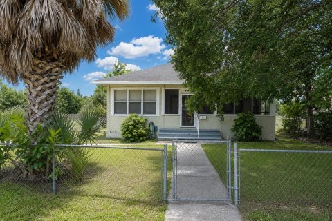 Immobilier commercial à vendre à Saint Petersburg, Floride: 3 chambres, 105.91 m2 № 2287296 - photo 2
