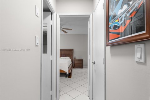 Condo in Fort Lauderdale, Florida, 1 bedroom  № 1705543 - photo 12