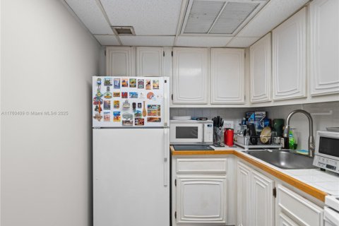 Condo in Fort Lauderdale, Florida, 1 bedroom  № 1705543 - photo 10