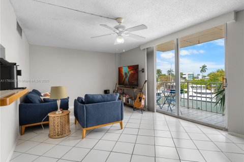 Condo in Fort Lauderdale, Florida, 1 bedroom  № 1705543 - photo 3