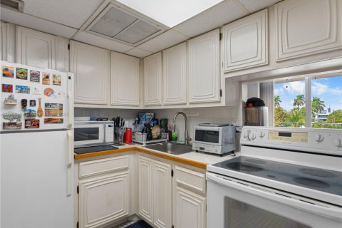 Condo in Fort Lauderdale, Florida, 1 bedroom  № 1705543 - photo 11