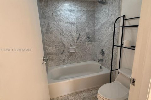 Купить кондоминиум в Серфсайд, Флорида 1 спальня, 74.32м2, № 2089260 - фото 12