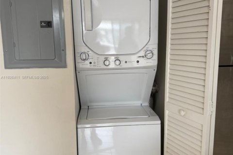 Купить кондоминиум в Серфсайд, Флорида 1 спальня, 74.32м2, № 2089260 - фото 13