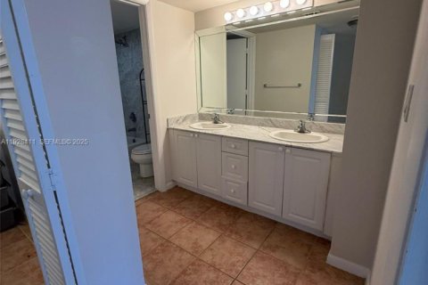 Купить кондоминиум в Серфсайд, Флорида 1 спальня, 74.32м2, № 2089260 - фото 11