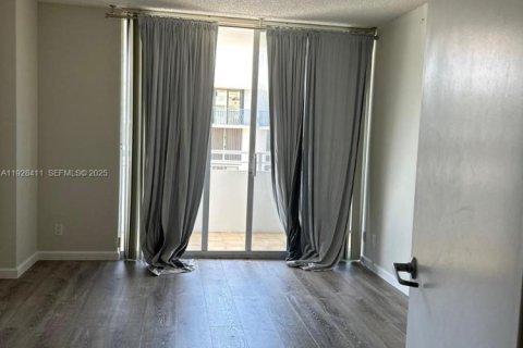 Купить кондоминиум в Серфсайд, Флорида 1 спальня, 74.32м2, № 2089260 - фото 8
