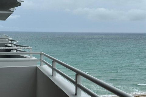 Condo à Surfside, Floride, 1 chambre  № 2089260
