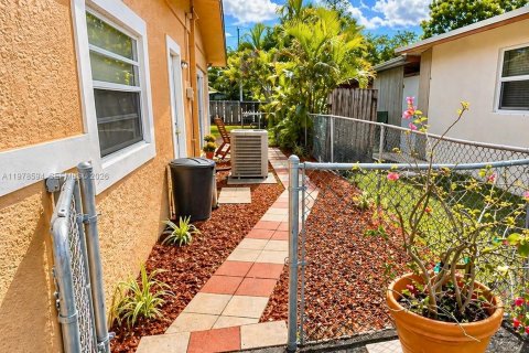 Casa en venta en Plantation, Florida, 3 dormitorios, 139.45 m2 № 2052574 - foto 28