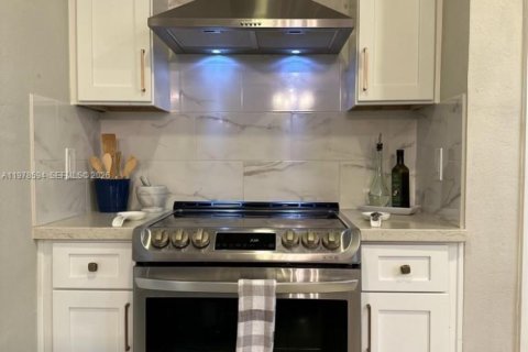 Casa en venta en Plantation, Florida, 3 dormitorios, 139.45 m2 № 2052574 - foto 8