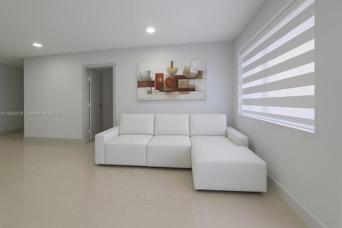 Casa en venta en Miami Gardens, Florida, 3 dormitorios, 121.05 m2 № 1818428 - foto 5