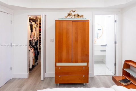 House in Hallandale Beach, Florida 3 bedrooms, 120.77 sq.m. № 2068172 - photo 19