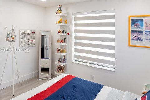 House in Hallandale Beach, Florida 3 bedrooms, 120.77 sq.m. № 2068172 - photo 26