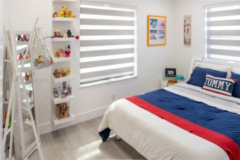 House in Hallandale Beach, Florida 3 bedrooms, 120.77 sq.m. № 2068172 - photo 27