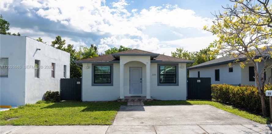 House in Hallandale Beach, Florida 3 bedrooms, 120.77 sq.m. № 2068172