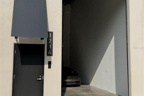 Immobilier commercial à vendre à Tampa, Floride: 68.56 m2 № 2133641 - photo 2