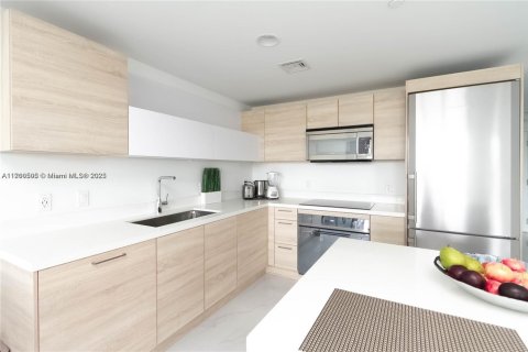 Condo in North Miami Beach, Florida, 2 bedrooms  № 1697911 - photo 4