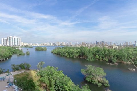 Condo in North Miami Beach, Florida, 2 bedrooms  № 1697911 - photo 24