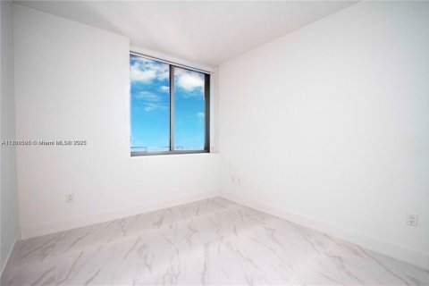 Condo in North Miami Beach, Florida, 2 bedrooms  № 1697911 - photo 15
