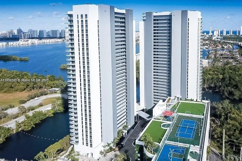 Condo in North Miami Beach, Florida, 2 bedrooms  № 1697911 - photo 22