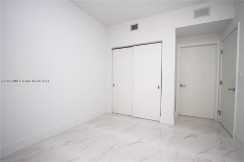 Condo in North Miami Beach, Florida, 2 bedrooms  № 1697911 - photo 14