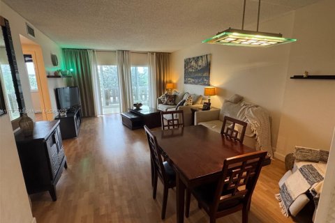 Condo in Hollywood, Florida, 1 bedroom  № 1698661 - photo 11