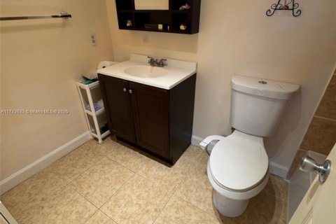 Condo in Hollywood, Florida, 1 bedroom  № 1698661 - photo 30