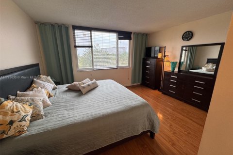 Condo in Hollywood, Florida, 1 bedroom  № 1698661 - photo 22