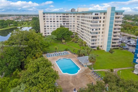 Condo in Hollywood, Florida, 1 bedroom  № 1698661 - photo 19