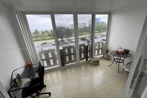 Condo in Hollywood, Florida, 1 bedroom  № 1698661 - photo 28