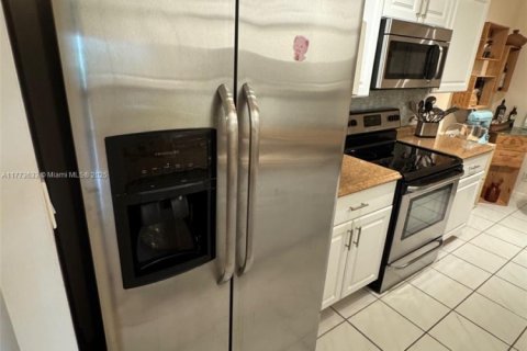 Condo in Hollywood, Florida, 1 bedroom  № 1698661 - photo 8