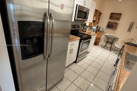 Condo in Hollywood, Florida, 1 bedroom  № 1698661 - photo 3