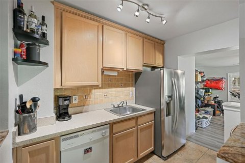 House in Saint Petersburg, Florida 2 bedrooms, 85.38 sq.m. № 1670176 - photo 13