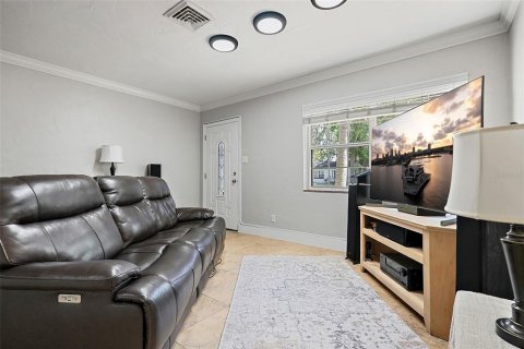 House in Saint Petersburg, Florida 2 bedrooms, 85.38 sq.m. № 1670176 - photo 6