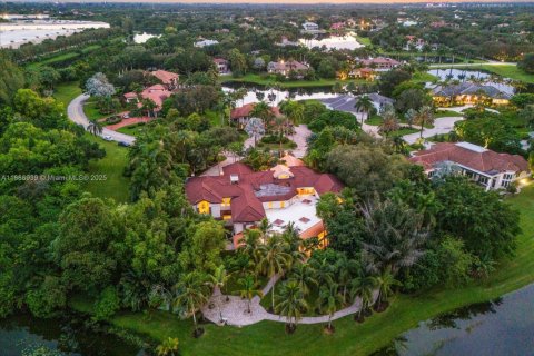 Villa ou maison à vendre à Weston, Floride: 7 chambres, 1053.14 m2 № 1944276 - photo 1