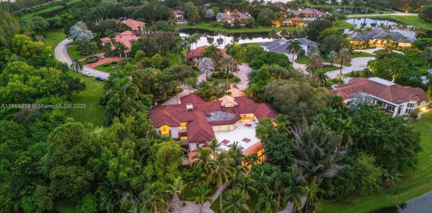 Villa ou maison à Weston, Floride 7 chambres, 1053.14 m2 № 1944276