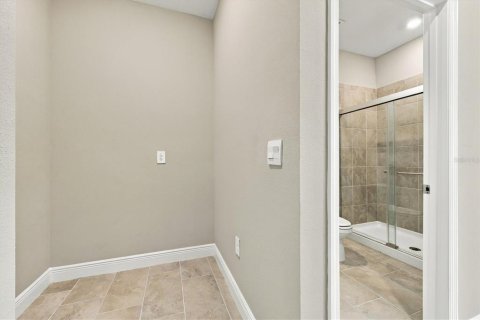 Villa ou maison à louer à Bradenton, Floride: 4 chambres, 312.34 m2 № 2430975 - photo 15