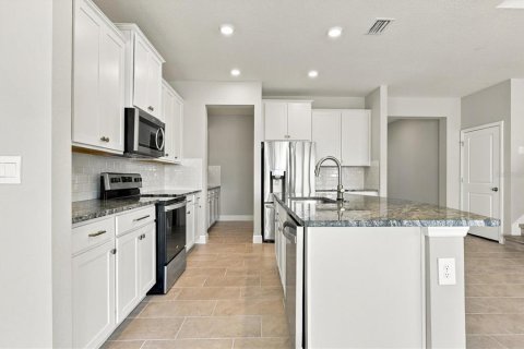 Villa ou maison à louer à Bradenton, Floride: 4 chambres, 312.34 m2 № 2430975 - photo 9